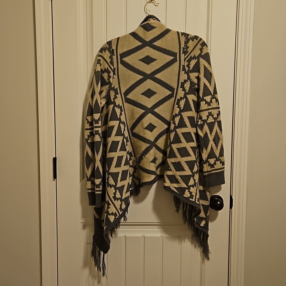 Aztec Print Knit Cardigan Size Large Grey and Beige - Picture 2 of 6